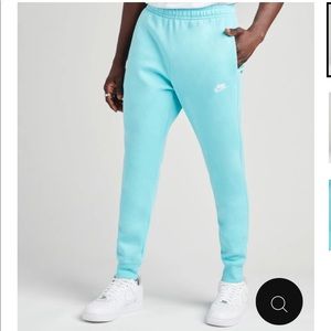 NIKE SPORTSWEAR CLUB JOGGERS in aqua